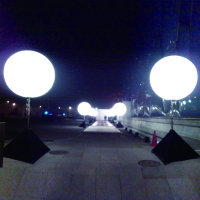 Attraktive Beleuchtung aufblasbare Planeten/aufblasbare PVC-LED-Hängeballons für den Volldruck zur Dekoration