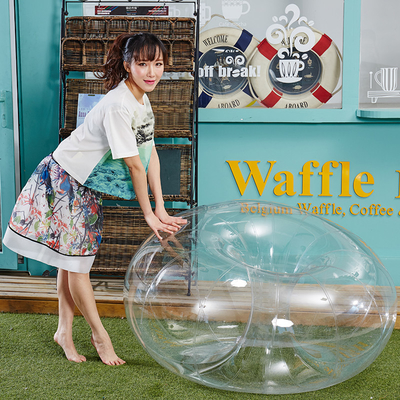 0.2 mm PVC-Material durchsichtige Ballonsofa 1m für Kinder auf dem Gras spielen oder sitzen