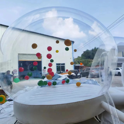 Transparentes Schaumballhaus mit Ballons Hochzeitsfeier Hüpfhaus