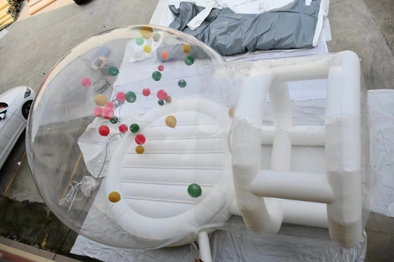Transparentes Schaumballhaus mit Ballons Hochzeitsfeier Hüpfhaus